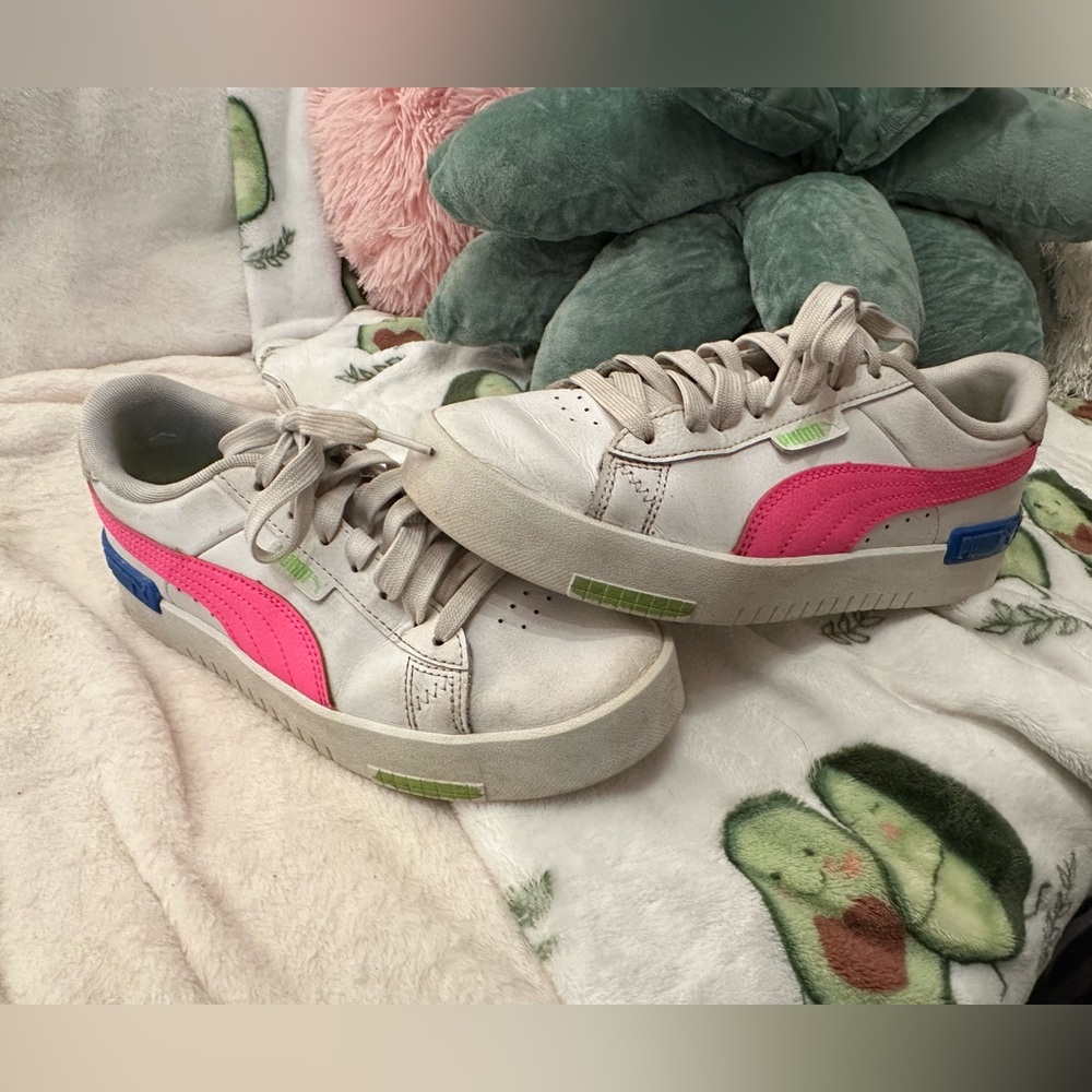 Puma Jada Blends leather sneakers n good used condition